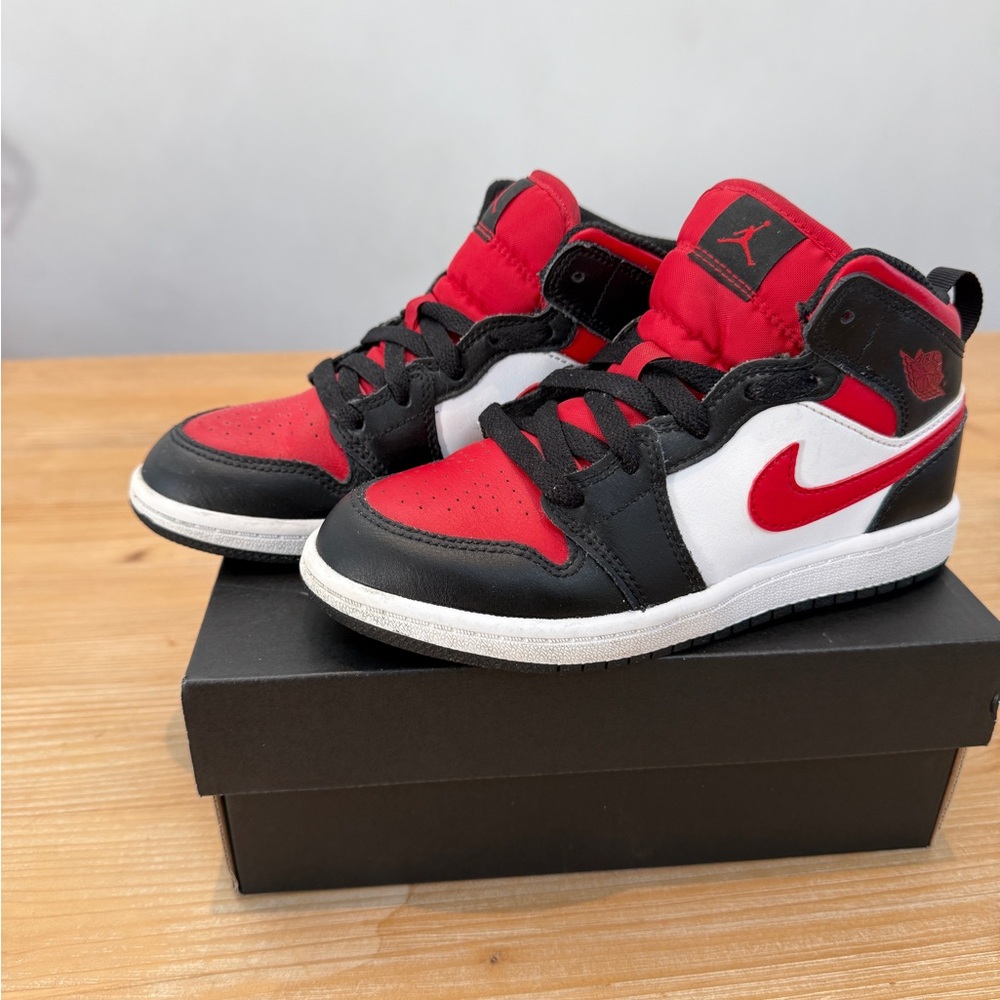 Jordan 1 Mid (PS) Black Fire Red